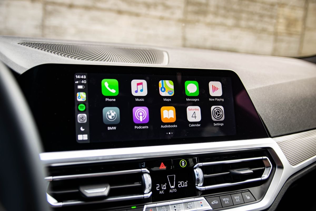 What Is Wireless Apple CarPlay? Complete Guide to Wireless iPhone Connectivity in Cars